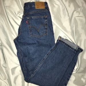 URBAN OUTFITTERS STRAIGHT LEVI JEANS